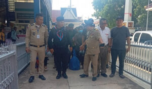 不法入国の100人以上のカンボジア人がタイから強制送還