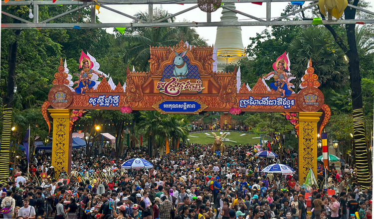 クメール正月期間中、プノンペンでは交通規制を実施