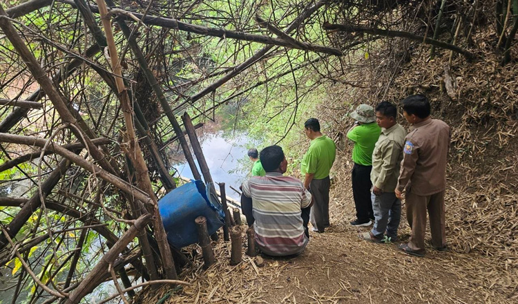 汚染の懸念、バッタンバン州の川で魚の大量死　捜査開始