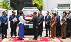 保健省 アジア開発銀行(ADB)の資金援助で救急車10台を受領