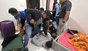 オーストラリア人の殺害容疑で指名手配のサモア人2人がシアヌークビルで逮捕