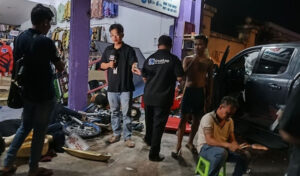 プノンペンで多重衝突事故発生、店内で負傷者発生　警察が運転手拘束