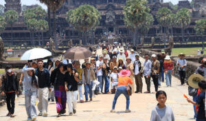外国人観光客の到着数が第1四半期に45％減少、収益は半減か