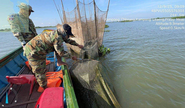 将軍がトンレサップ湖の密猟対策部隊から解任、賄賂で密猟放任か