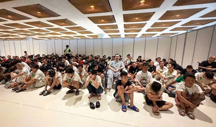 今月の10日間でカンボジアから追放された24カ国の外国人1,362人