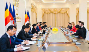 カンボジアと米国、結核とデング熱対策で保健分野の協力関係を拡大