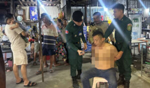 中国人の飲酒運転でバイク2台に衝突、若い男性が重傷を負う