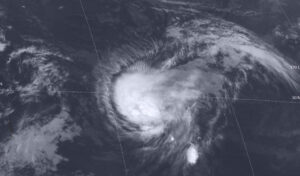 台風ナンカがカンボジアに雨をもたらす
