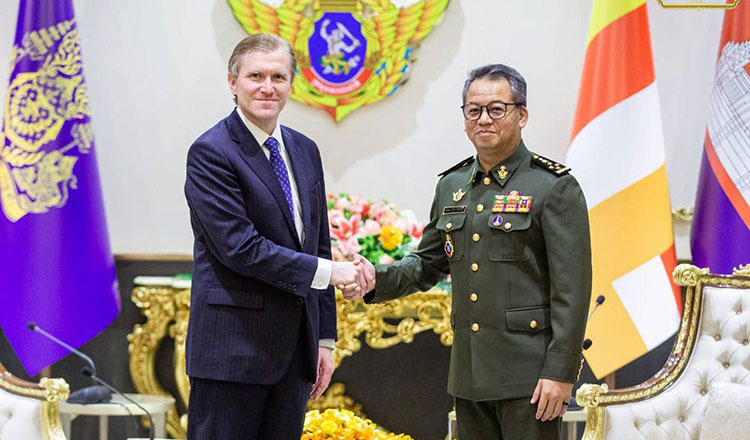 カンボジアと米国、防衛関係の強化と地域平和について協議