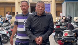 プノンペン　カナダ人医師が背任容疑で逮捕