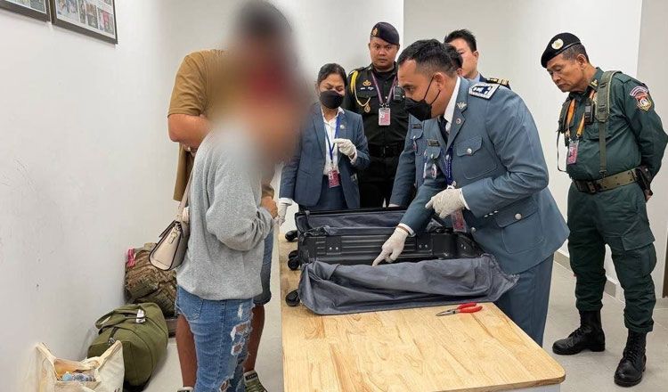 テチョ国際空港で外国人コカイン密輸犯が逮捕される