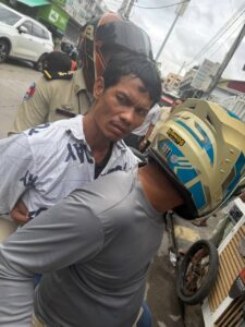 プノンペンの美容院から携帯電話を盗んだ男が逮捕