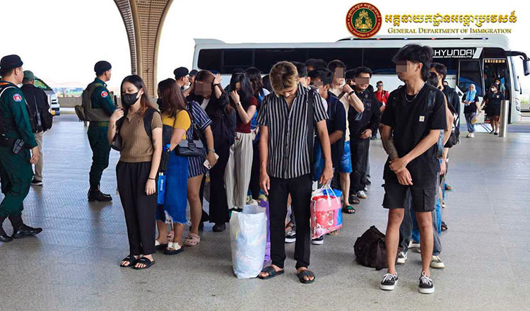 オンライン詐欺に関与したインドネシア人355人を国外追放