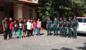 コンポントム州で8歳の少女を襲撃した容疑で少年ら9人を逮捕